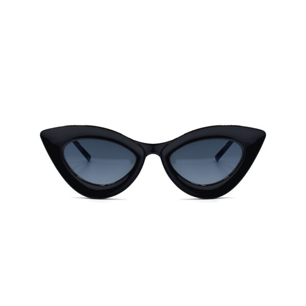 Γυναικεία γυαλιά ηλίου Awear Giada Black, με μαύρο σκελετό σε Cat Eye σχήμα και γκρι φακό, φωτογραφημένα σε λευκό φόντο