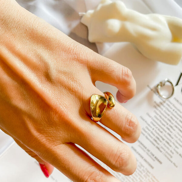 Ανοιχτό δαχτυλίδι από ανοξείδωτο ατσάλι σε χρυσό χρώμα, Awear Gianna Gold