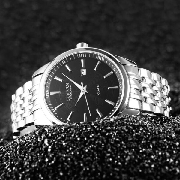 Ανδρικό ρολόι Curren 8052 Silver Black, με ασημί ατσάλινο μπρασελέ και καντράν με ασημί λεπτομέρειες