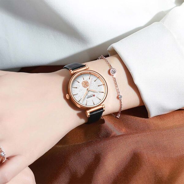Γυναικείο ρολόι Curren 9078 Black, με λευκό καντράν με ροζ χρυσές λεπτομέρειες