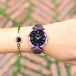 Γυναικείο-ρολόι-Curren-με-μπρασελέ-πλέγμα-και-μαγνητικό-κούμπωμα-9063-Purple-4
