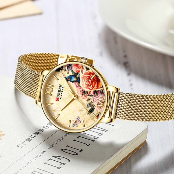 Γυναικείο ρολόι Curren 9060 Gold, με χρυσό καντράν με λουλουδάκια και ασημί λεπτομέρειες