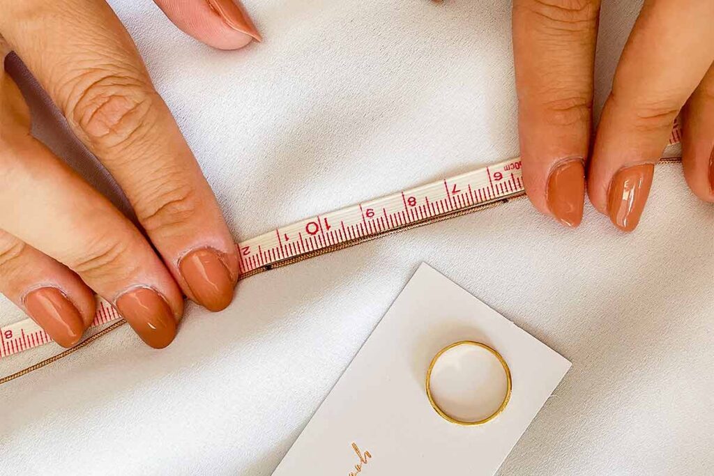 Μέτρηση μεγέθους δαχτυλιδιού με μεζούρα