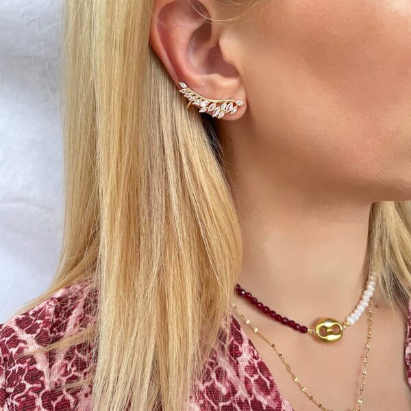 Σκουλαρίκι ear climber με ζιργκόν, φορεμένο Awear Josie Gold
