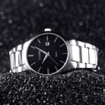 Curren-8106-Silver-Black-ανδρικό-ρολόι-με-μπρασελέ-και-μαύρο-καντράν-με-ένδειξη-ημερομηνίας