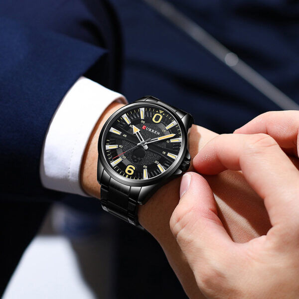 Curren 8386 Black ανδρικό ρολόι με μπρασελέ, φορεμένο