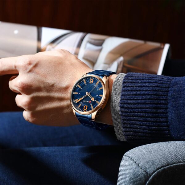Curren 8386 Blue ανδρικό ρολόι με μπρασελέ, φορεμένο