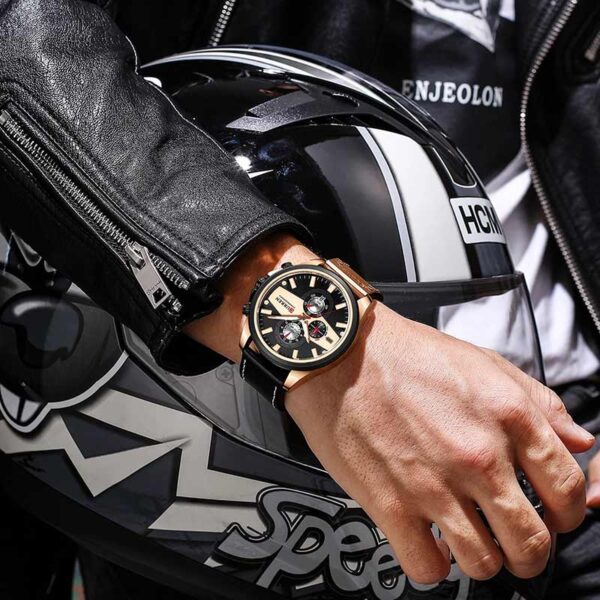 Ανδρικό ρολόι με δερμάτινο λουράκι, Curren 8394 Black, φορεμένο