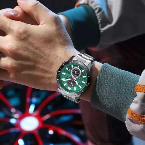 Curren 8417 Green ανδρικό ρολόι με μπρασελέ, φορεμένο