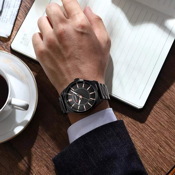 Curren 8407 Black ανδρικό ρολόι με μπρασελέ, φορεμένο