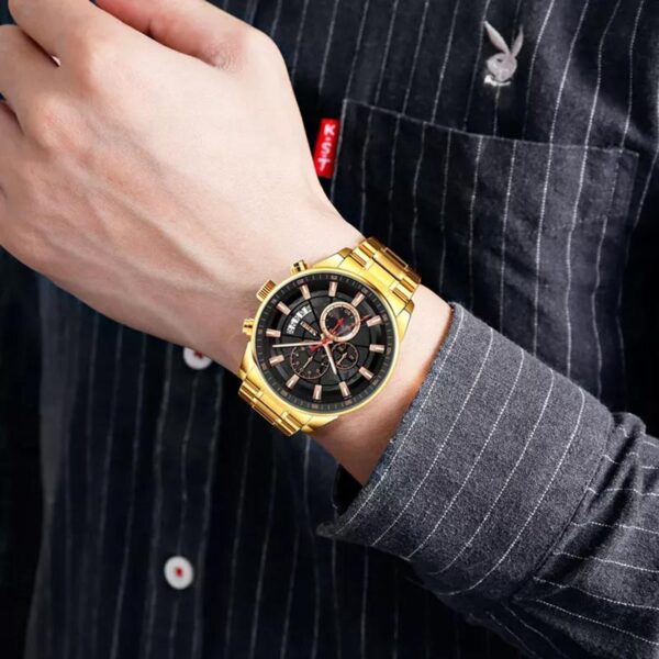 Skmei 9285 Gold ανδρικό ρολόι με μπρασελέ, φορεμένο