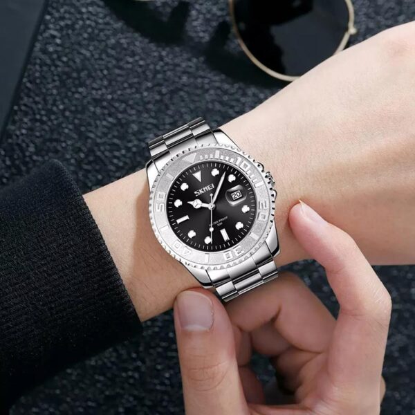 Skmei 9295 Silver Black ανδρικό ρολόι με μπρασελέ, φορεμένο