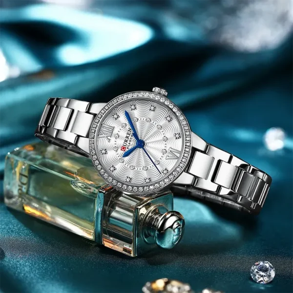 Curren 9085 Silver γυναικείο ρολόι με ασημί μπρασελέ