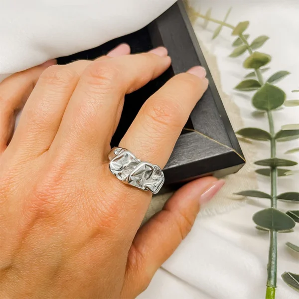 δαχτυλίδι ανοιχτό ατσάλινο ασημί φορεμένο awear sage silver