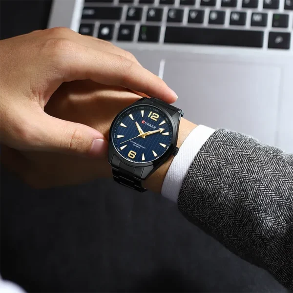 Curren 8434 Black ανδρικό ρολόι με μπρασελέ, φορεμένο