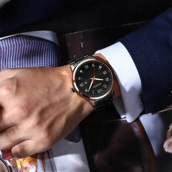 Curren 8411 Black ανδρικό ρολόι με μπρασελέ, φορεμένο