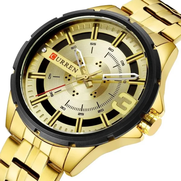 Curren 8333 Gold ανδρικό ρολόι με χρυσό μπρασελέ και καντράν με μαύρες λεπτομέρειες