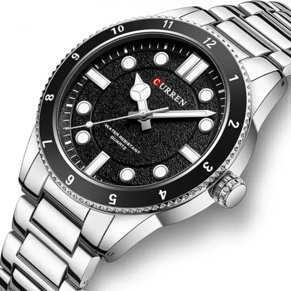 Curren 8450 Silver Black ανδρικό ρολόι με μπρασελέ ασημί και καντράν με ασημί λεπτομέρειες