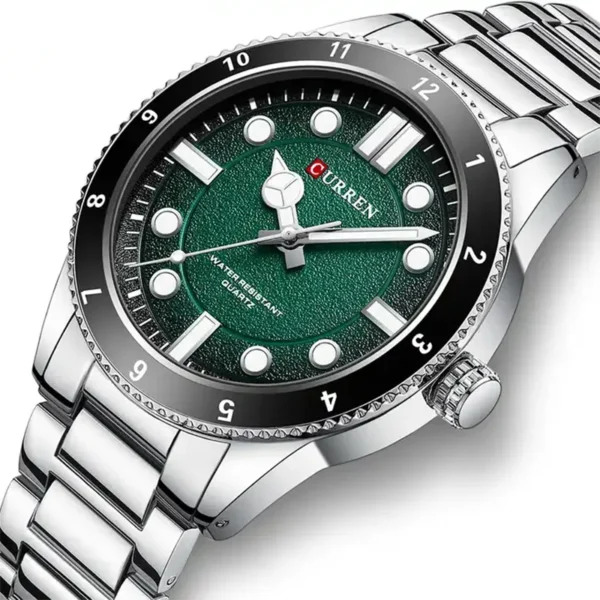 Curren 8450 Silver Green ανδρικό ρολόι με μπρασελέ ασημί και καντράν με ασημί λεπτομέρειες