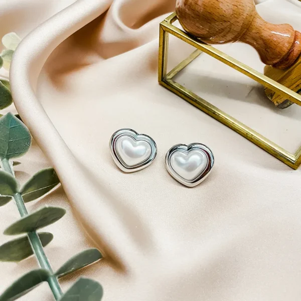Σκουλαρίκια καρφωτά, από ανοξείδωτο ατσάλι, σε σχήμα καρδιά με πέρλα, Awear Morgan Silver