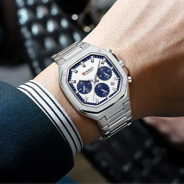 Curren 8459 Silver ανδρικό ρολόι με μπρασελέ ασημί, φορεμένο